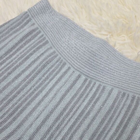 House of Harlow 1960 Gray Wide Leg Set - Picture 3 of 7